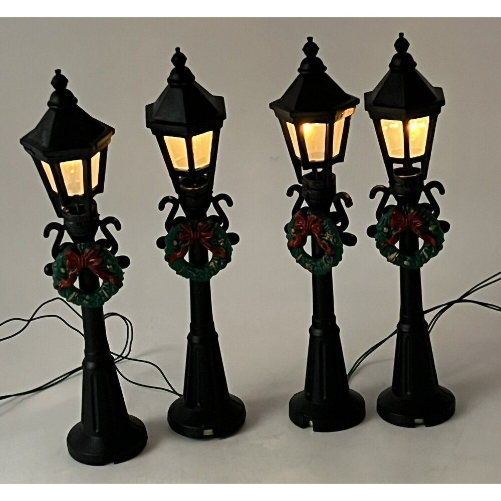 Trim A Home Battery Powered Lighted Lamp Posts Christmas Village Accessory 4.5"